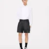 Maßgeschneiderte Shorts aus Schurwolle und Seide