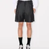 Maßgeschneiderte Shorts aus Schurwolle und Seide