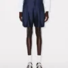 Maßgeschneiderte Shorts aus Schurwolle und Seide
