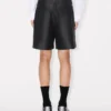 Maßgeschneiderte Shorts aus Schurwolle und Seide