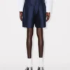 Maßgeschneiderte Shorts aus Schurwolle und Seide
