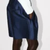 Maßgeschneiderte Shorts aus Schurwolle und Seide
