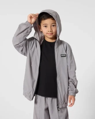 Windjacke mit Kapuze
